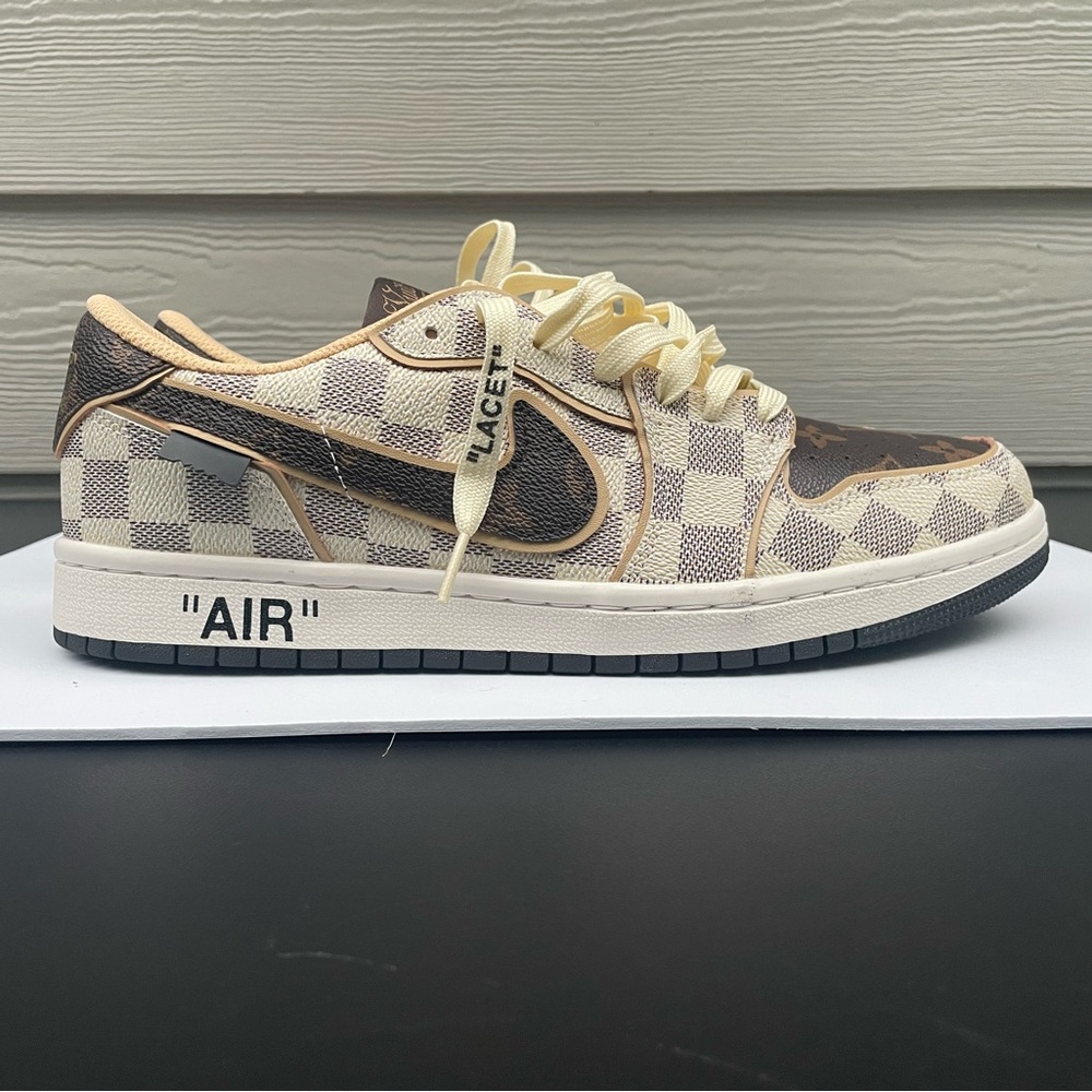Louis Vuitton Men’s Low-Top Sneakers in Beige/Brown - Picture 7 of 11